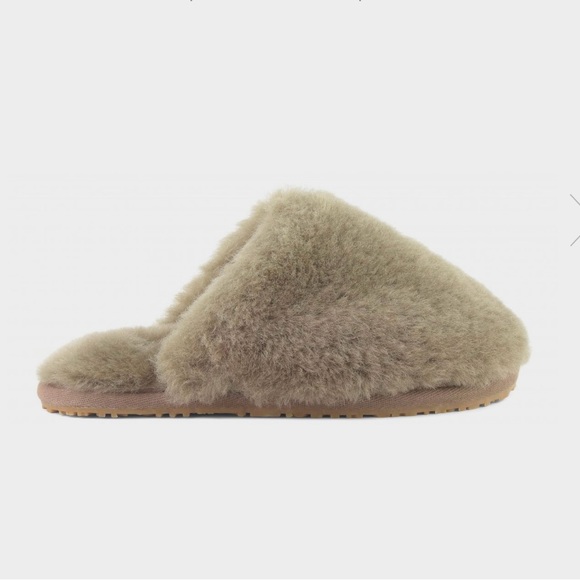 mou Closed Toe Sheepskin Fur Slipper - Size 9 - Brand New In Box - Picture 1 of 9